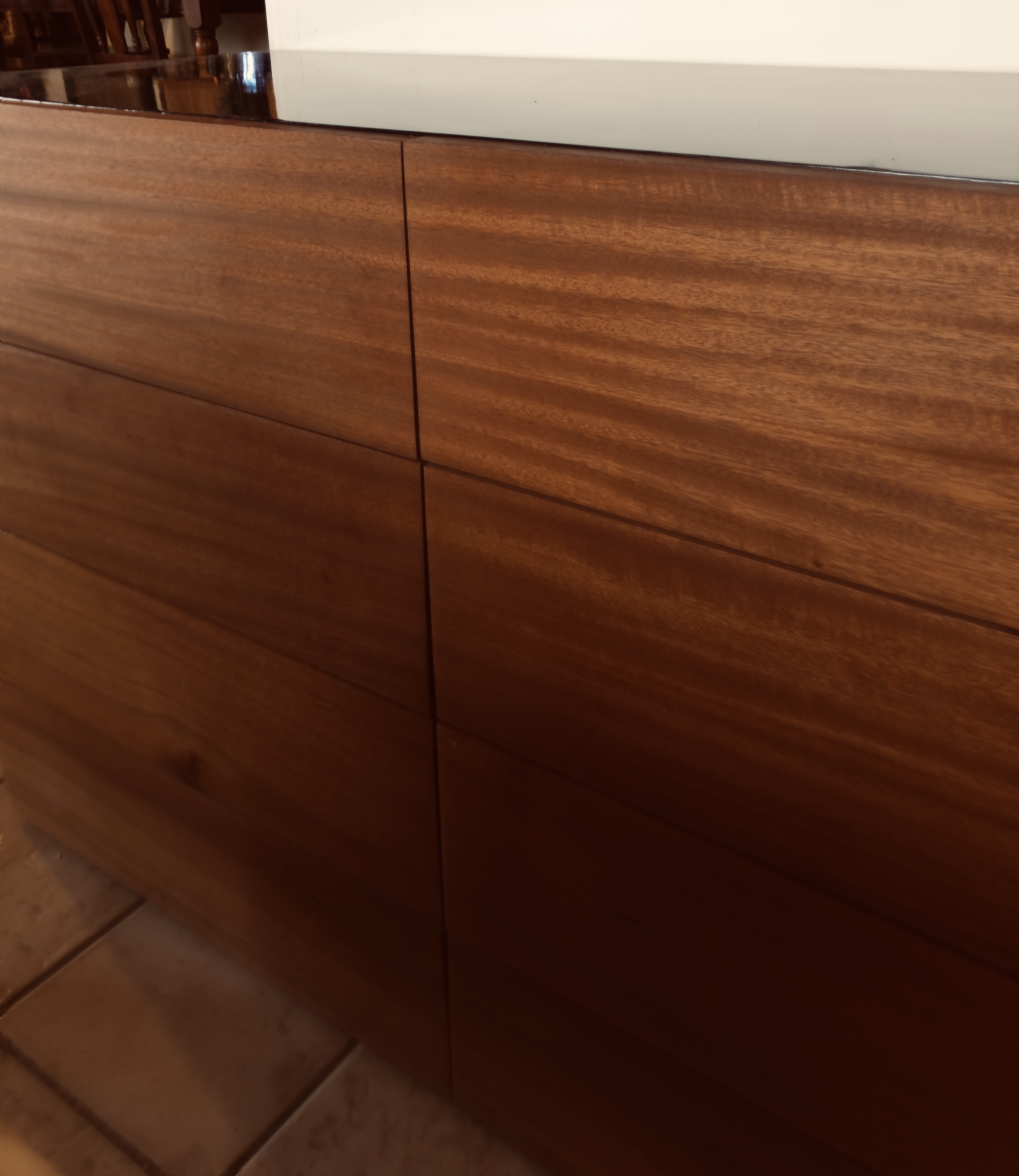 African-mahogany chest — drawer faces, 1/8″ reveals, mirror-black top edge